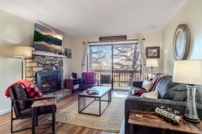 Walk to Beech Mtn Slopes Cozy Condo with Fireplace!